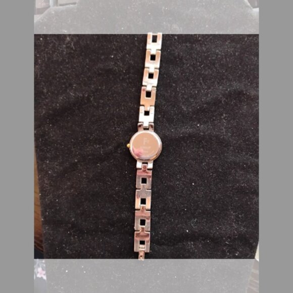 Fossil F2 women's watch **needs battery** - Picture 3 of 4